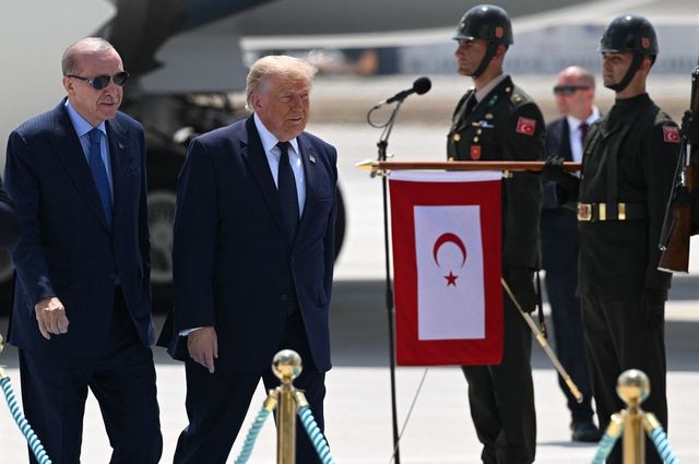 Prețul petrolului a crescut, iar bursele s-au prăbușit după ce Trump a spus că armistițiul cu Iranul s-a încheiat