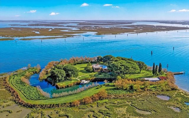 Venezia, vendesi isola privata con fortino napoleonico