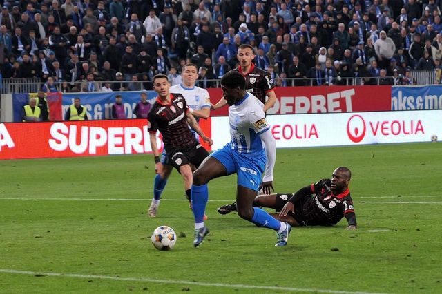 Universitatea Craiova a învins Dinamo, scor 2-1