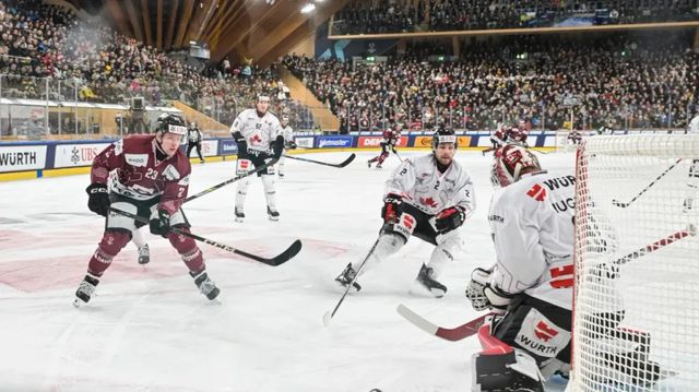 Kanaďané prohráli na Spengler Cupu s Davosem a čeká je Sparta