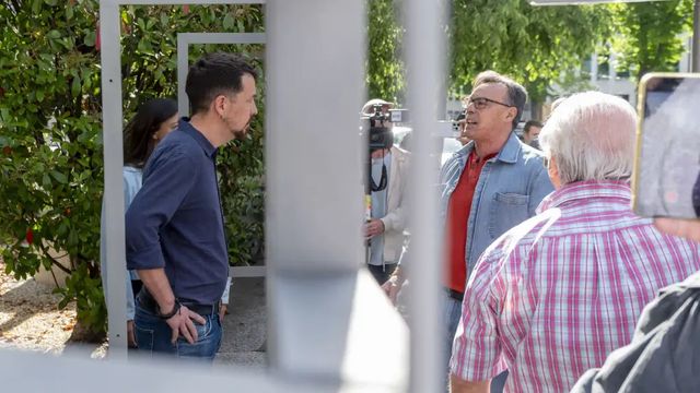 Pablo Iglesias anuncia que denunciará a dos hombres que le increparon a las puertas del juzgado