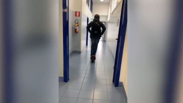 Capri, in monopattino nei corridoi dell'ospedale  | L'Asl avvia un'indagine interna