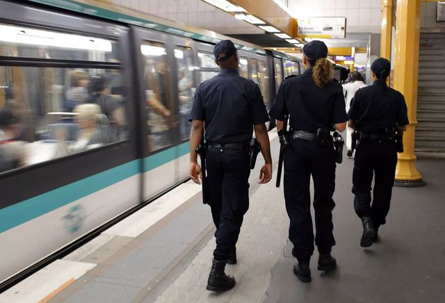 Atac cu cuțitul în metroul din Lyon. Cel puțin trei persoane rănite