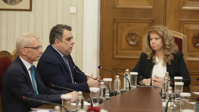 ПП връчва на президента Илияна Йотова петиция за вето върху бюджета