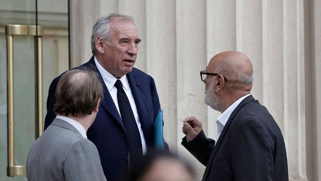 French parliament votes to oust prime minister, deepening political crisis