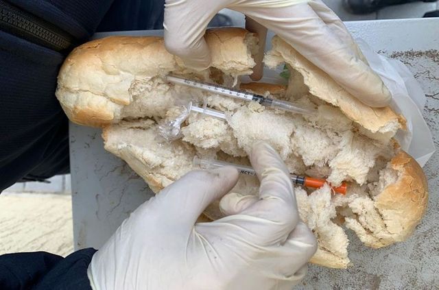 Ruda unei persoane carantinate din Ilfov a încercat să-i aducă acesteia droguri ascunde în pâine