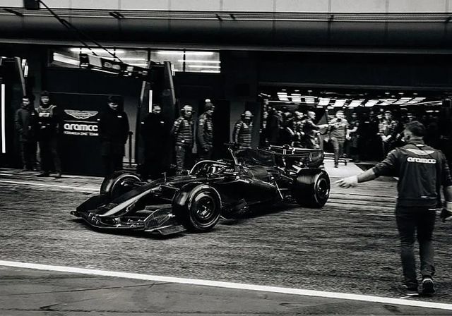 Fernando Alonso estrena el 'Aston Newey': radical sí, pero ¿competitivo?