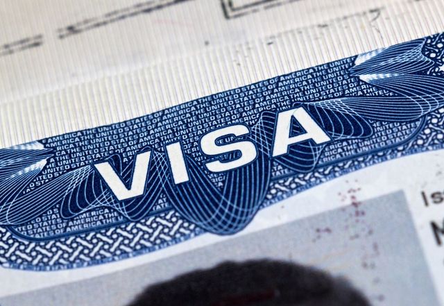 Visa Waiver: Ciolacu face apel la români să își reînnoiască vizele pentru SUA