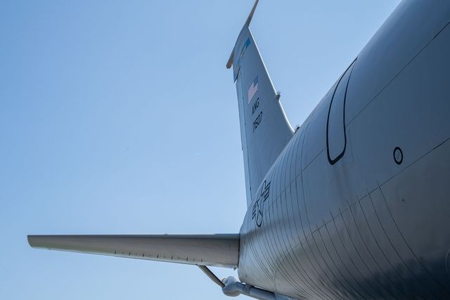 Un avion cargo cu 5 persoane la bord a dispărut în largul coastei Pakistanului