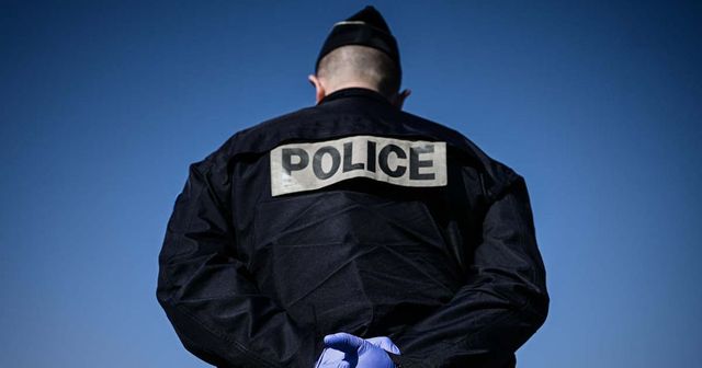 Fényes nappal késeltek meg egy rendőrt a nyílt utcán Párizs közelében (videó)