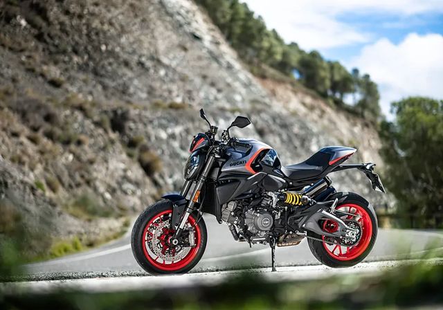 La Ducati Monster presenta una nueva decoración Sport inspirada en la emblemática S4