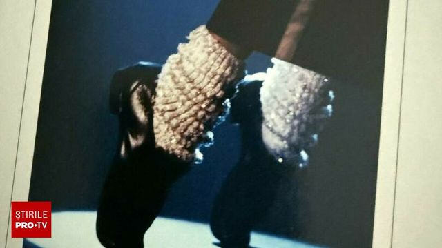 Suma cu care s-a vândut la licitație o șosetă cu cristale, purtată de Michael Jackson la un concert din 1997