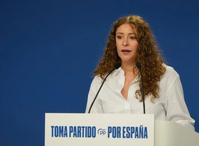 El PP desmerece el pacto climático de Sánchez: «Eso ahora no sirve contra las llamas»