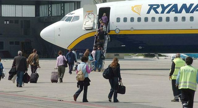 Ryanair per Malpensa cancellato a Palma, odissea di una torinese: “In 100 abbandonati a noi stessi”