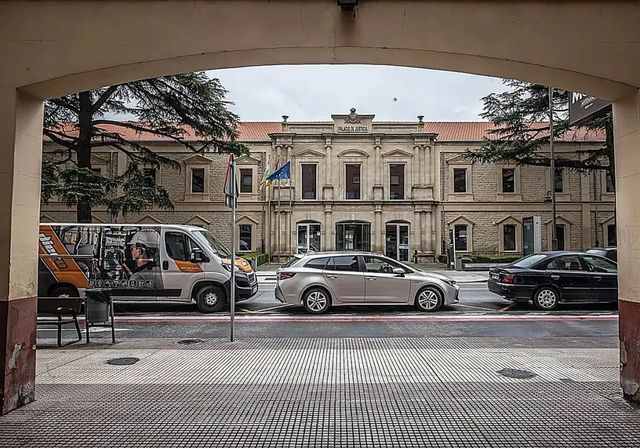 Quince años de prisión para un exguerrillero de Colombia por abusar de forma continuada de su nieto de 4 años en La Rioja