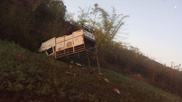 Madhya Pradesh: 14 killed, 21 injured after pick-up vehicle overturns in Dindori