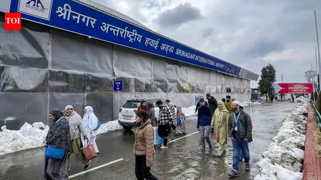 2 Americans detained at Srinagar airport after satellite phone found in luggage