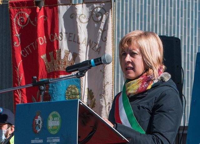 Mirella Cerini, trovata morta la sindaca di Castellanza dopo il discorso del 25 aprile: aveva ancora la fascia tricolore addosso
