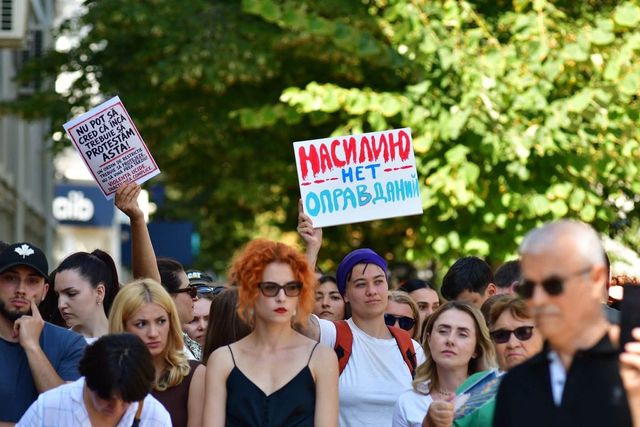Protest în fața MAI: Se cere stare de urgență în legătură cu violența împotriva femeilor