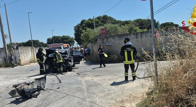 Scontro tra scuolabus e auto, feriti otto bambini