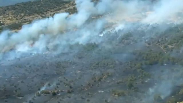 Un incendio forestal en el municipio madrileño de Lozoyuela obliga a confinar varias poblaciones vecinas