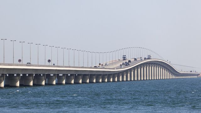 Саудитска Арабия затвори единствения мост, свързващ страната с Бахрейн, след като Иран изстреля ракети по Източната ѝ провинция