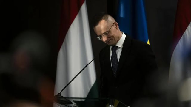 Szijjártó Péter megvédte Gáspár Evelint