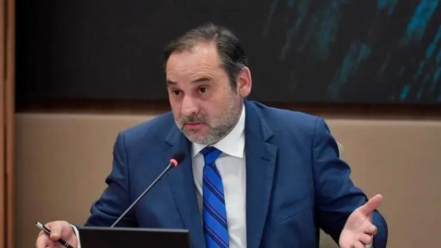 El juez sitúa a Ábalos en la antesala de la imputación y pregunta al Congreso sobre su aforamiento