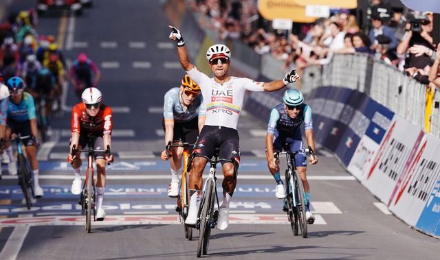 Giro d’Italia, Ciccone in maglia rosa dopo la tappa Catanzaro-Cosenza
