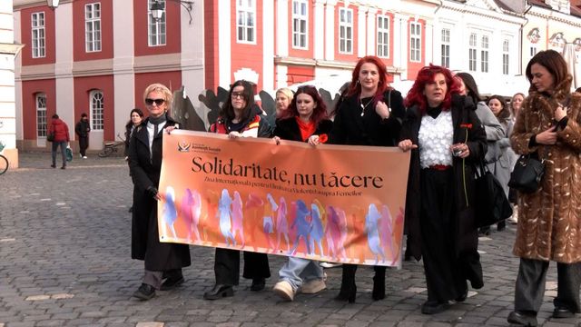 Instituțiile statului, iluminate în portocaliu de Ziua Internațională pentru eliminarea violenței asupra femeilor