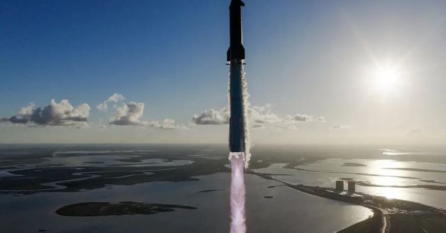 SpaceX plánuje získat z nabídky akcií 75 miliard dolarů, píše Reuters