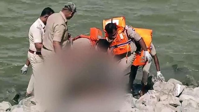 Six of family found dead in Vijayapura lake