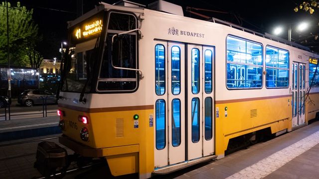 Összeütközött két villamos a Hűvösvölgyi úton, ketten megsérültek