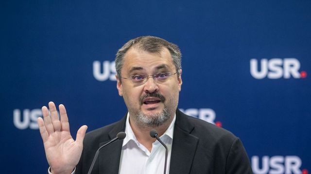 Ghinea (USR): Eu, personal, mi-aș tăia mâna decât să votez un premier Predoiu