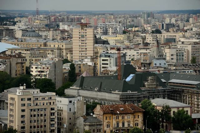 Sute de blocuri din București nu au apă caldă