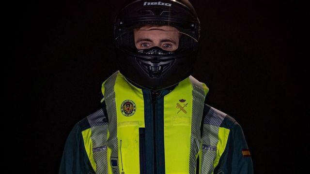 Los motoristas de la Guardia Civil tendrán chalecos con airbag de activación electrónica