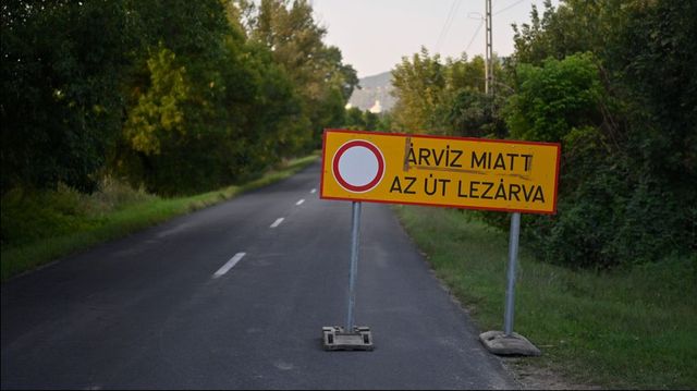 Tetőzésközeli szinten van a Duna Nagybajcsnál