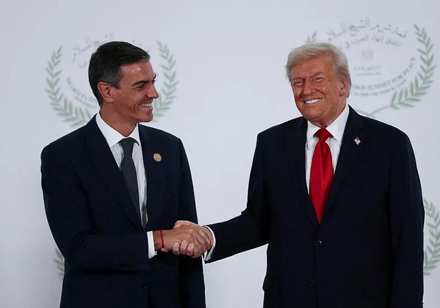 La final del palco: Trump y Sánchez llevan su enfrentamiento al fútbol