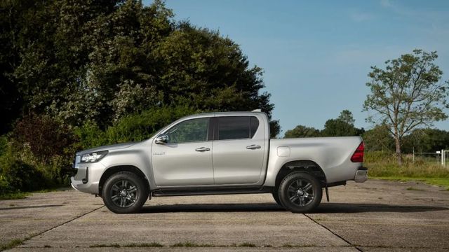 Menos consumo, etiqueta ECO y mismas prestaciones: Nueva Toyota Hilux Hybrid 48V