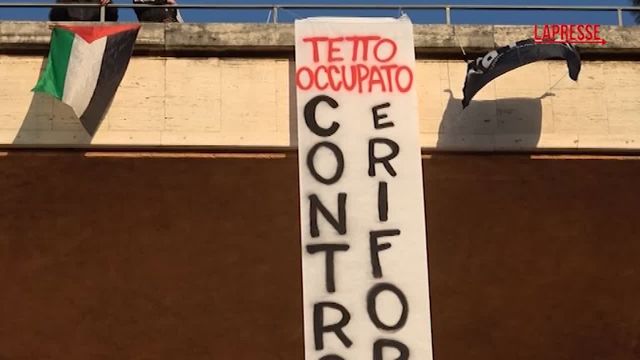 ++ Occupato tetto Lettere alla Sapienza, stop tagli e riforma ++