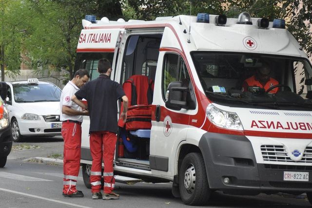 Grave incidente a Napoli, frontale tra scooter e auto: morto un 16enne di Scampia