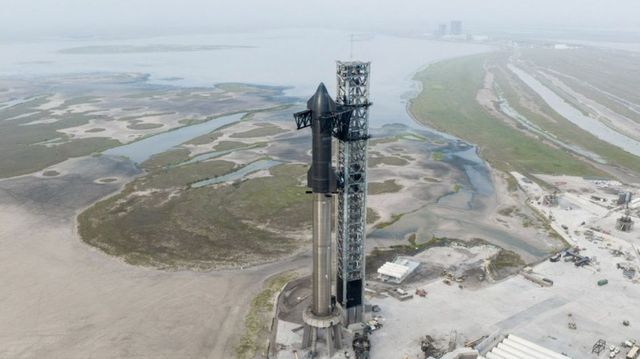 SpaceX se pregateste luni de o prima lansare test a celei mai mari rachete din lume