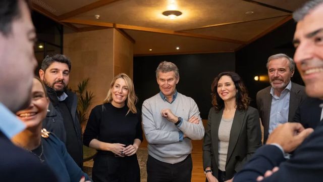 Feijóo clausura en Oviedo la cumbre del PP con la presentación de la ‘Declaración de Asturias’