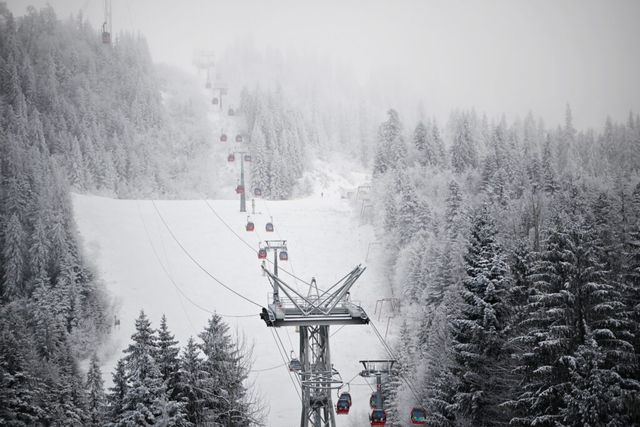 Ninsori abundente în Carpați și risc mare de avalanșă în Făgăraș și Bucegi