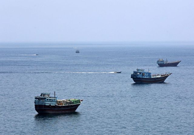 Începe evacuarea celor 11.000 de marinari blocați în Golful Persic, după redeschiderea Strâmtorii Ormuz