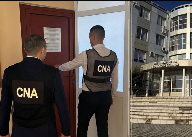 Doi decani ai Universității de Stat din Comrat, reținuți de CNA