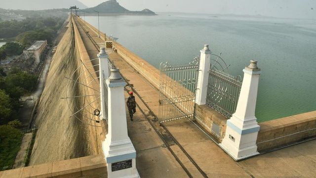 Water level in Mullaperiyar dam stands at 118.65 feet