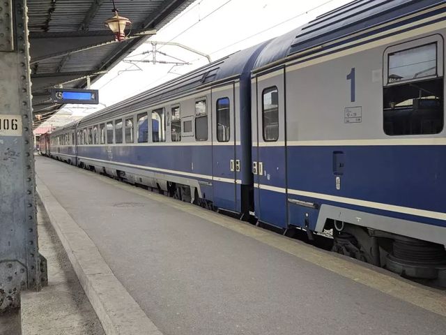 Trenurile Soarelui - Tot ce trebuie să știi despre călătoria feroviară către Litoral în vara lui 2024