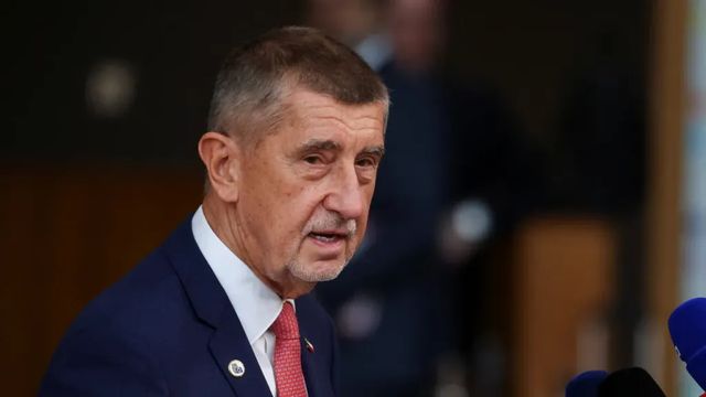 Vláda projedná navýšení penzí podle věku či zákaz mobilů ve školách