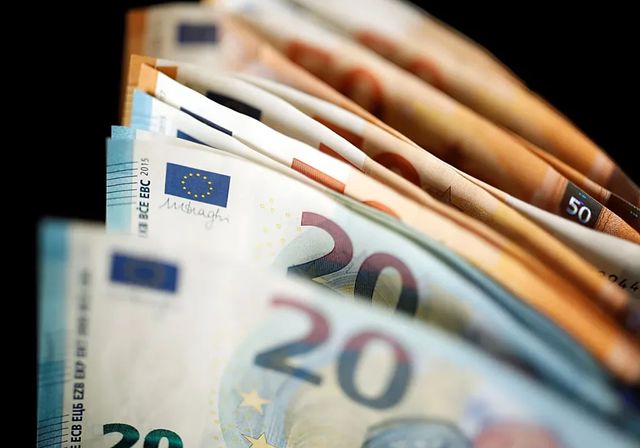 Las comunidades incumplen el objetivo de déficit presupuestario, aunque ocho registran superávit